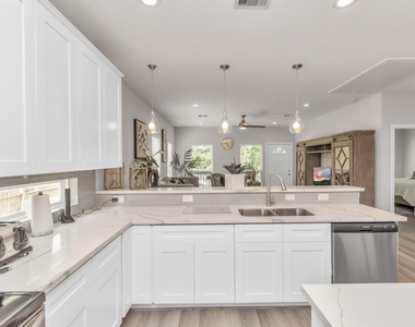 3308 Castor Street - Photo Thumbnail 25
