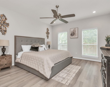 3308 Castor Street - Photo Thumbnail 37