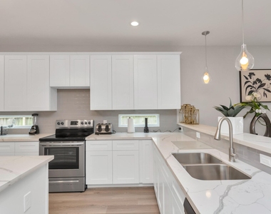 3308 Castor Street - Photo Thumbnail 10
