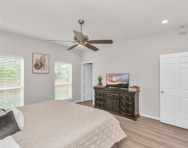 3308 Castor Street - Photo Thumbnail 38