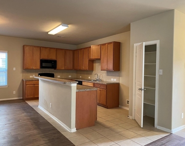 18206 Canary Bluff - Photo Thumbnail 7