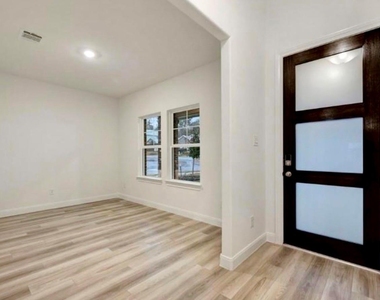 1927 Darlington Oak Drive - Photo Thumbnail 1