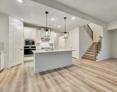 1927 Darlington Oak Drive - Photo Thumbnail 6