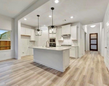 1927 Darlington Oak Drive - Photo Thumbnail 3