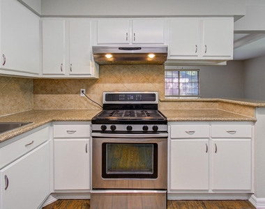 947 W Bertrand Street - Photo Thumbnail 10