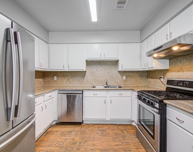 947 W Bertrand Street - Photo Thumbnail 9