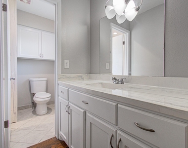 947 W Bertrand Street - Photo Thumbnail 14