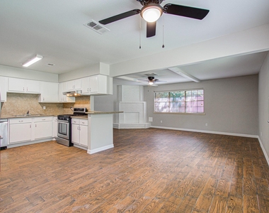 947 W Bertrand Street - Photo Thumbnail 7