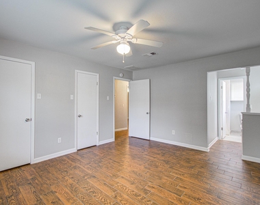 947 W Bertrand Street - Photo Thumbnail 13