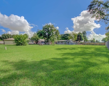 947 W Bertrand Street - Photo Thumbnail 25