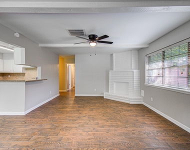 947 W Bertrand Street - Photo Thumbnail 5