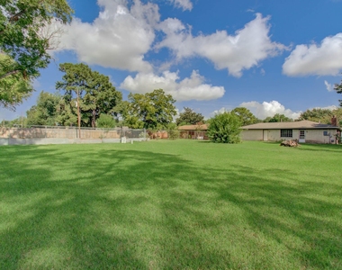 947 W Bertrand Street - Photo Thumbnail 23