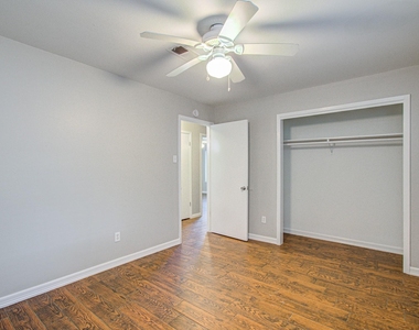 947 W Bertrand Street - Photo Thumbnail 17