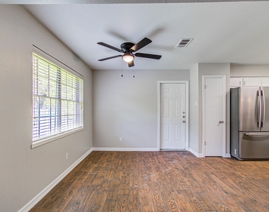 947 W Bertrand Street - Photo Thumbnail 6