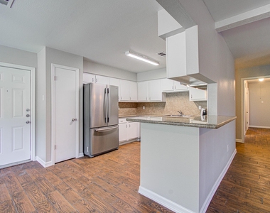 947 W Bertrand Street - Photo Thumbnail 8