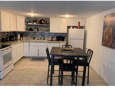2606 Stanford Street - Photo Thumbnail 2