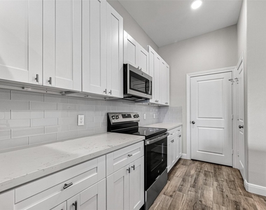 504 Nursery Road - Photo Thumbnail 12