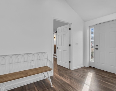 297 Elm - Photo Thumbnail 10