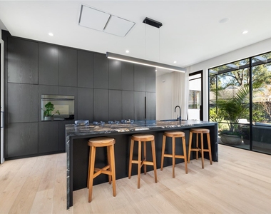 419 W 30th Street - Photo Thumbnail 13