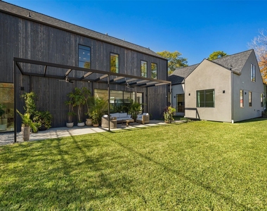 419 W 30th Street - Photo Thumbnail 40