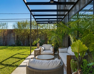 419 W 30th Street - Photo Thumbnail 43
