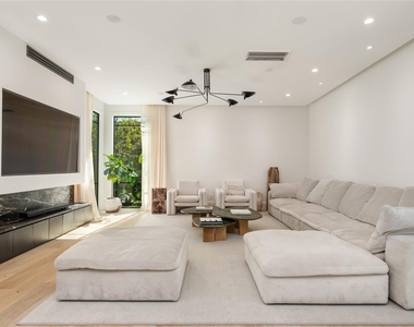 419 W 30th Street - Photo Thumbnail 20
