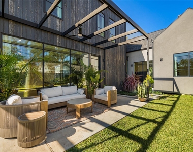 419 W 30th Street - Photo Thumbnail 42