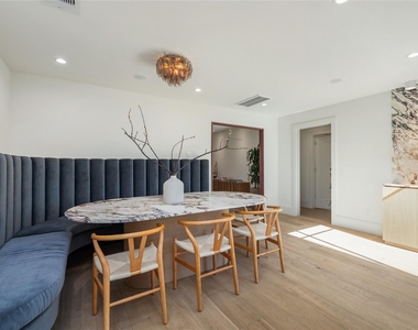 419 W 30th Street - Photo Thumbnail 7