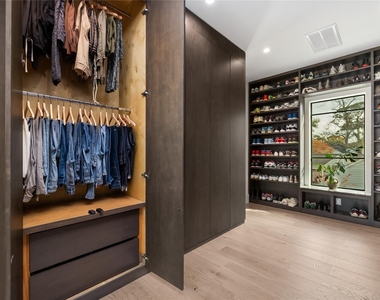 419 W 30th Street - Photo Thumbnail 29