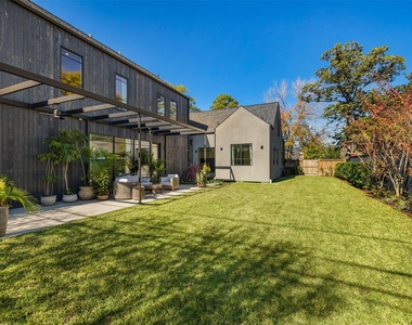419 W 30th Street - Photo Thumbnail 39