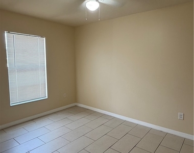 1622 Sw 33rd Street - Photo Thumbnail 4