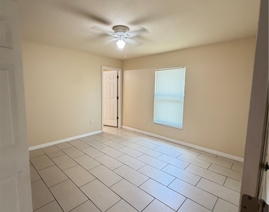 1622 Sw 33rd Street - Photo Thumbnail 10
