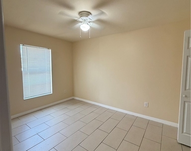 1622 Sw 33rd Street - Photo Thumbnail 5