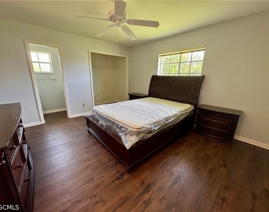 119 Se 23rd Place - Photo Thumbnail 1