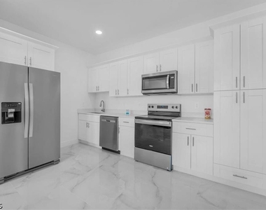 237/239 Milwaukee Boulevard - Photo Thumbnail 10
