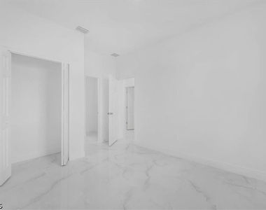 237/239 Milwaukee Boulevard - Photo Thumbnail 9