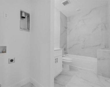 237/239 Milwaukee Boulevard - Photo Thumbnail 12