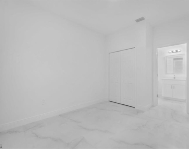 237/239 Milwaukee Boulevard - Photo Thumbnail 8