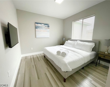 812 Sw 8th Place - Photo Thumbnail 13