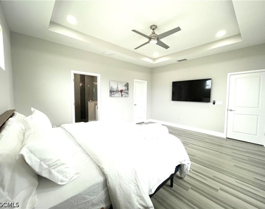 812 Sw 8th Place - Photo Thumbnail 10