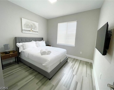 812 Sw 8th Place - Photo Thumbnail 15