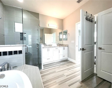 812 Sw 8th Place - Photo Thumbnail 12