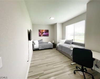 812 Sw 8th Place - Photo Thumbnail 18