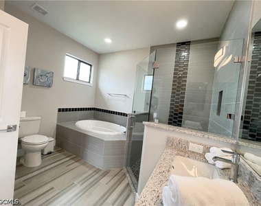 812 Sw 8th Place - Photo Thumbnail 11