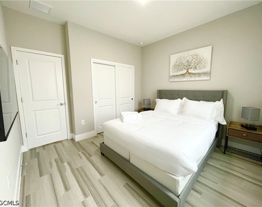 812 Sw 8th Place - Photo Thumbnail 16