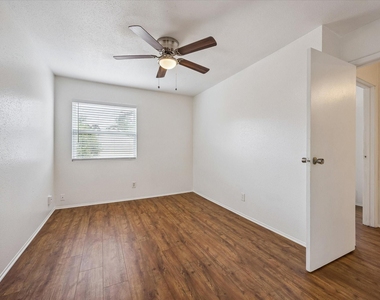 768 Memorial Mews Street - Photo Thumbnail 7