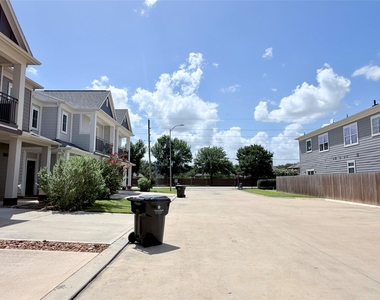 16575 Oasis Glade Drive - Photo Thumbnail 45