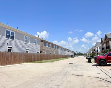 16575 Oasis Glade Drive - Photo Thumbnail 46