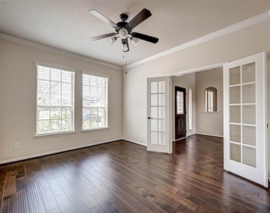 2903 Oakdale Landing Court - Photo Thumbnail 4