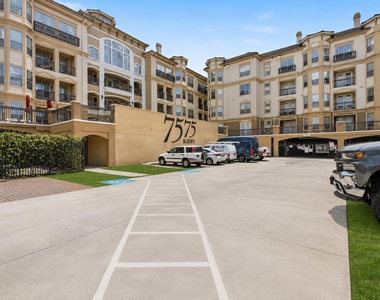 7575 Kirby Drive - Photo Thumbnail 2